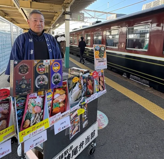 駅ホームで販売する神尾弁当